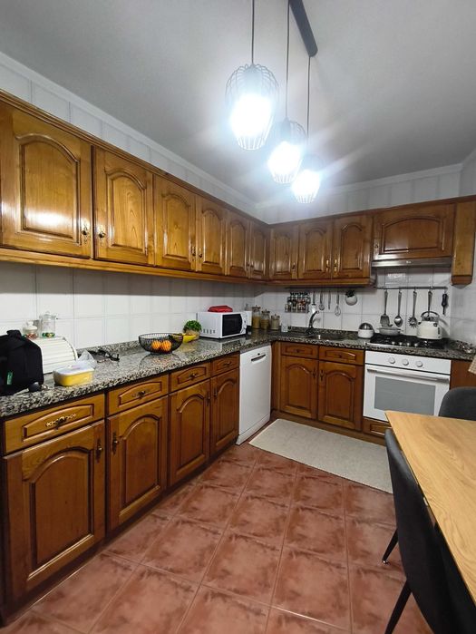Cozinha Completa em Pinho + Granito