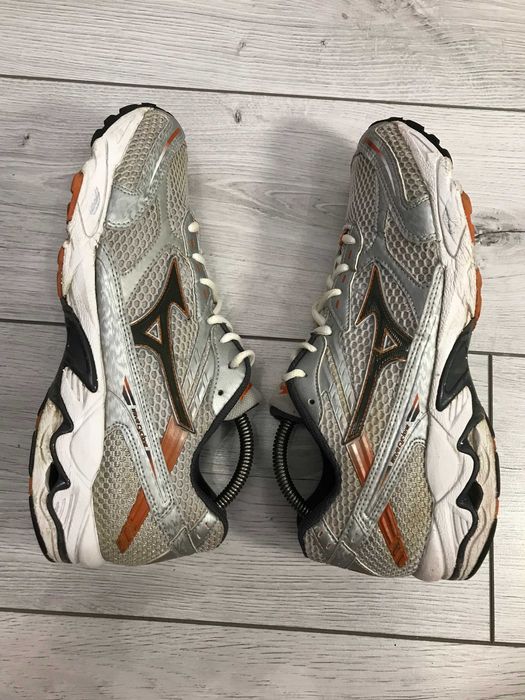 Buty Mizuno Wave Cyclone rozm. 42 vintage