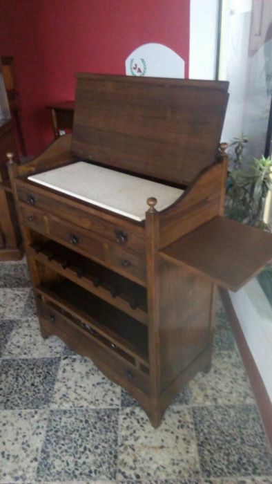 Bar garrafeira em castanho maciço