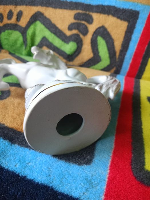 Figurka porcelanowa koń