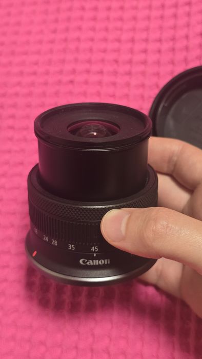 Об'єктив Canon RF-S 18-45mm