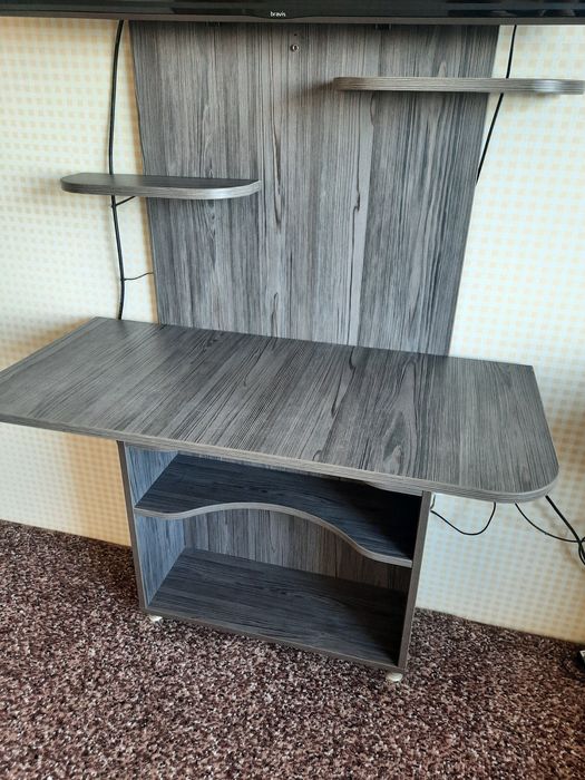 Стіл комп'ютерний