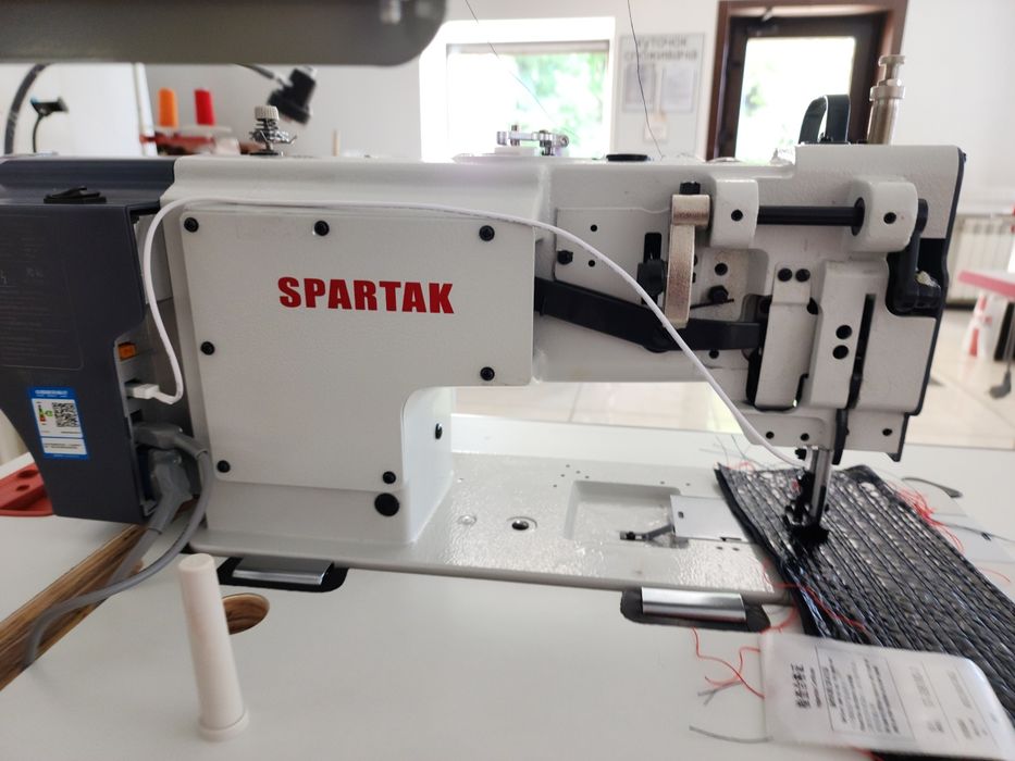 Двухигольная промышленная швейная машина