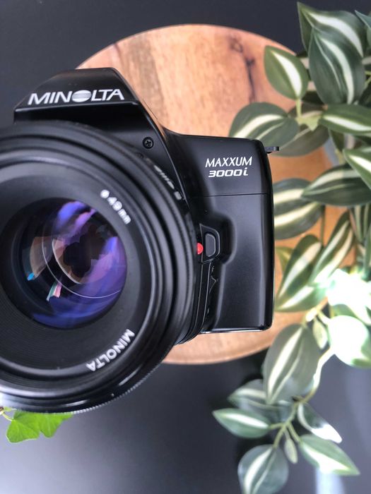 Камера Minolta Maxxum 3000i з обєктивом Minolta Maxxum AF 50mm f/1.7