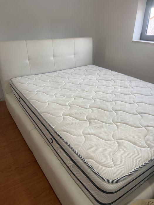 Cama branca pele
