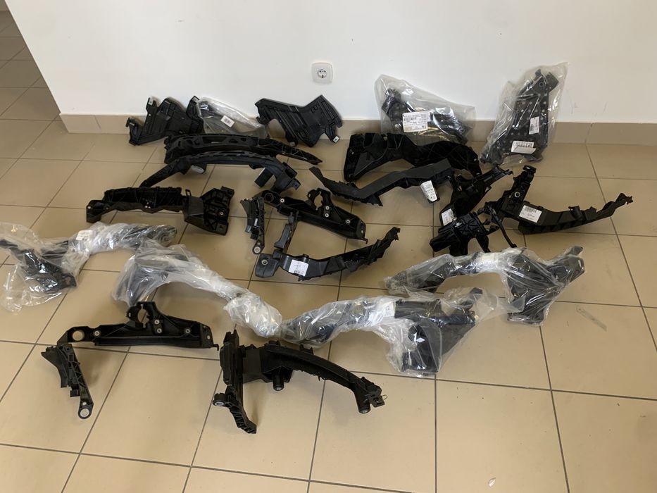 Кронштейн фари, кронштейн під фару, площадка під фару, бумеранг Audi