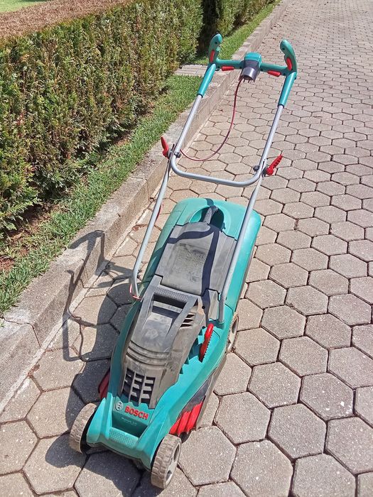 Máquina de cortar relva