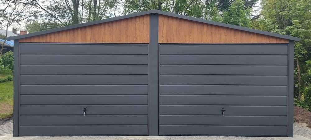 Garaż blaszany 6x5 drewnopodobny Garaże Blaszane 6x5 grafit okucia