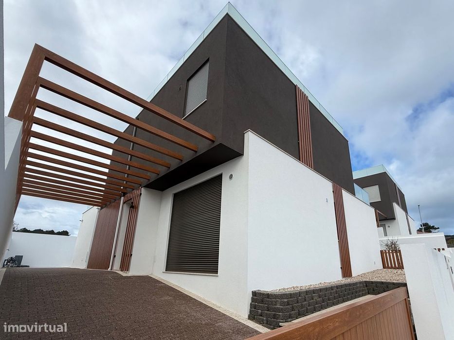 Moradias T4 de qualidade superior com piscina - Salir do Porto