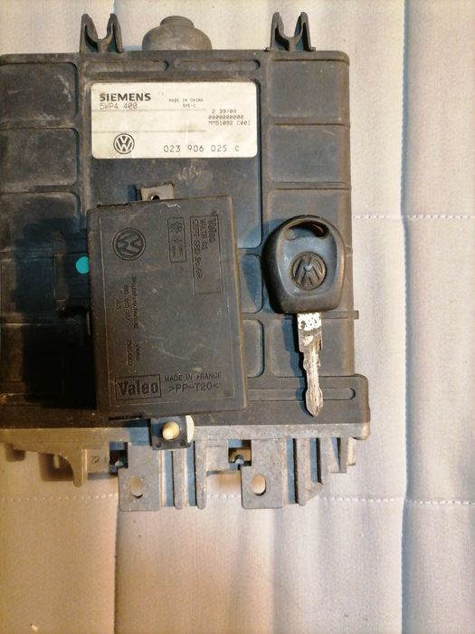 STEROWNIK SILNIKA w t4 2.5 Kod silnika ATE 
Komputer imobox i klucz 
G
