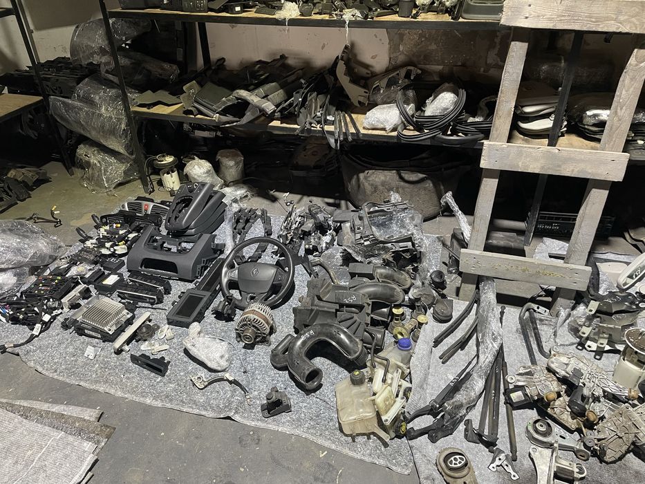 Запчастини розборка меган 3 шрот універсал оптика лед дхо крило ляда