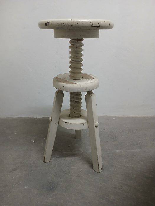 Banco elevatório de madeira