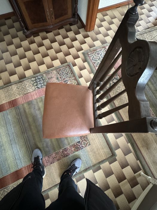 Cadeiras antigas em pele novas