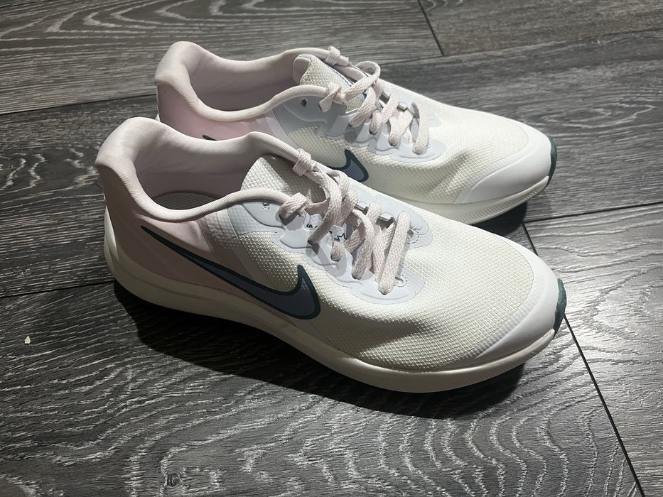 Кросівки жіночі Nike Star Runner 3