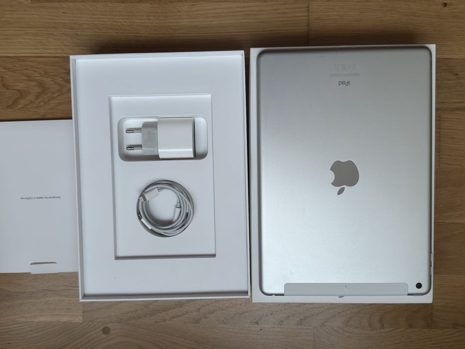 Планшет Apple iPad 10.2" Wi-Fi + Cellular 32 GB Silver 2020 UACRF