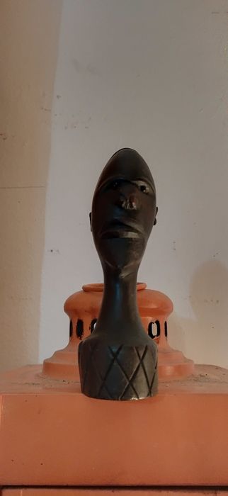 Busto africano em pau preto