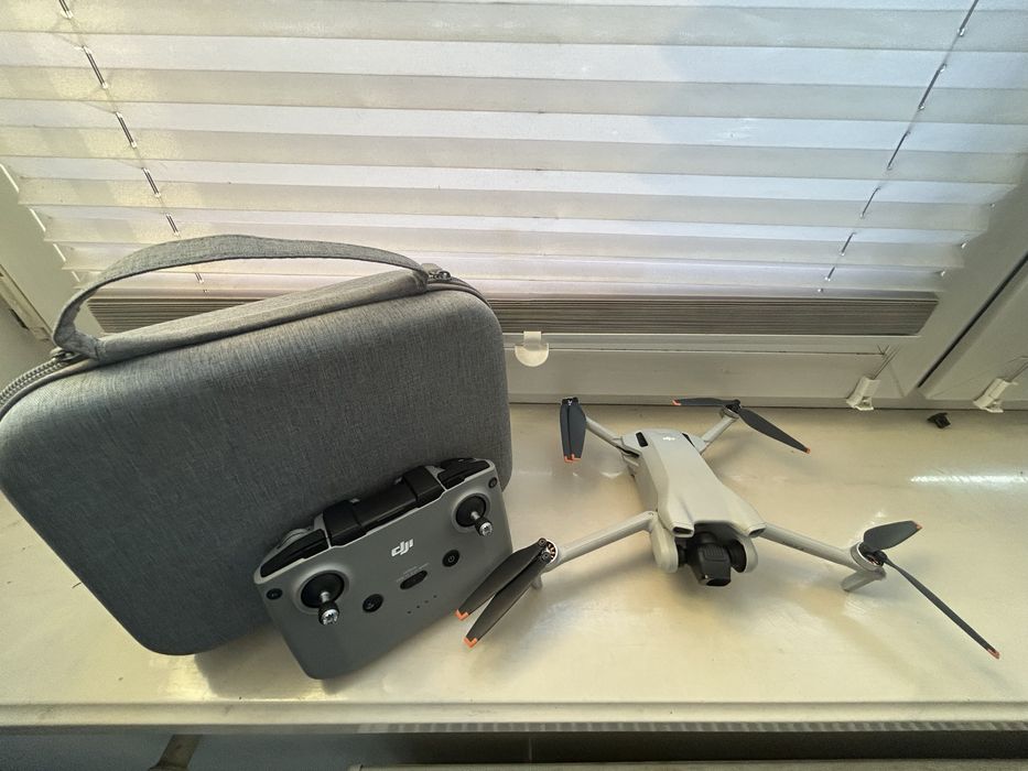 Dron DJI Mini 3 z etui, idealny stan!