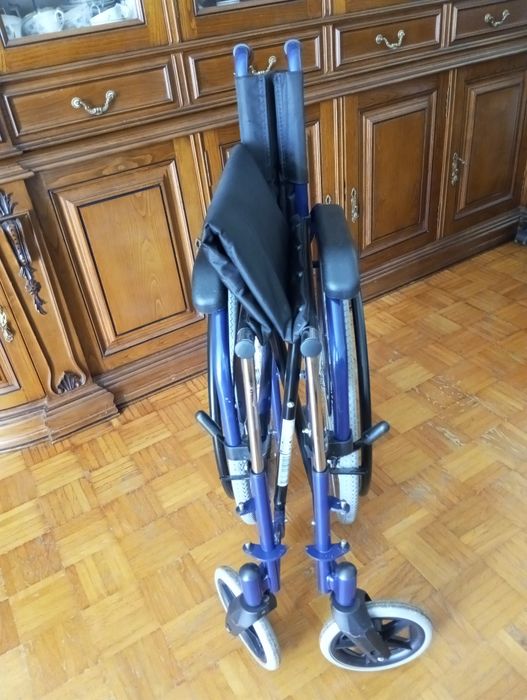 Vendo cadeira de rodas