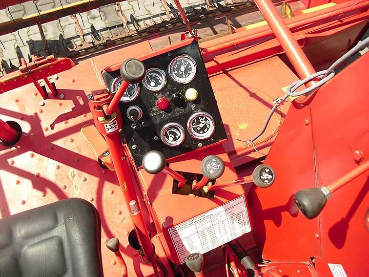 Зерноуборочный комбайн Massey Ferguson 430 (2)