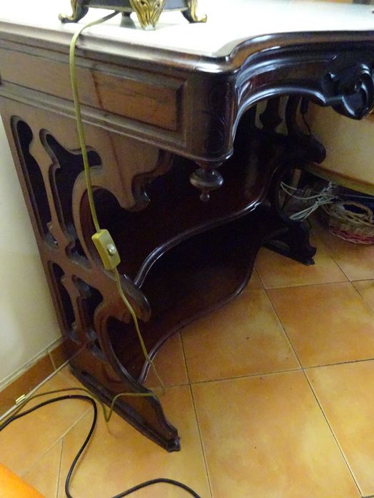 Consola clássica de madeira tampo em mármore