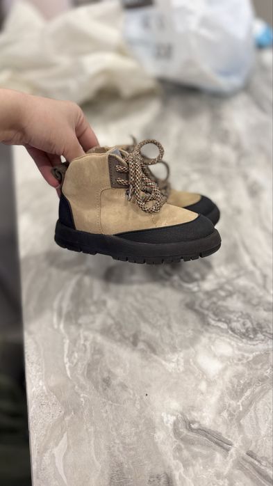 Дитяче взуття zara