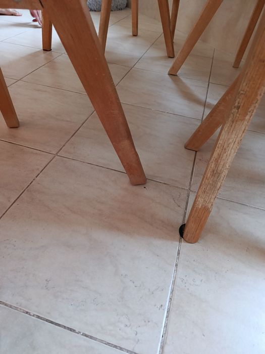 Conjunto de mesa cozinha e 4 cadeiras Sklum