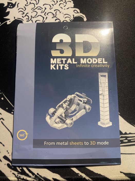 Modelo de metal de um submarino alemão