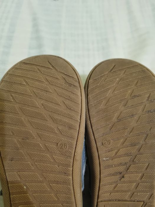 Buty lamino 26 po jednym dziecku.