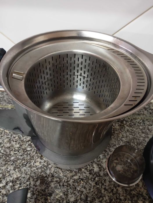 Bimby tm21, NÃO FUNCIONA, com utensílios em ótimo estado