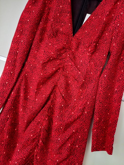 Nowa krótka czerwona sukienka z dekoltem w serek ZARA