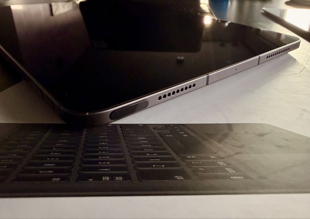 Apple Ipad Air 4 64GB 11” Wifi + cellular, magic keyboard stan idealny