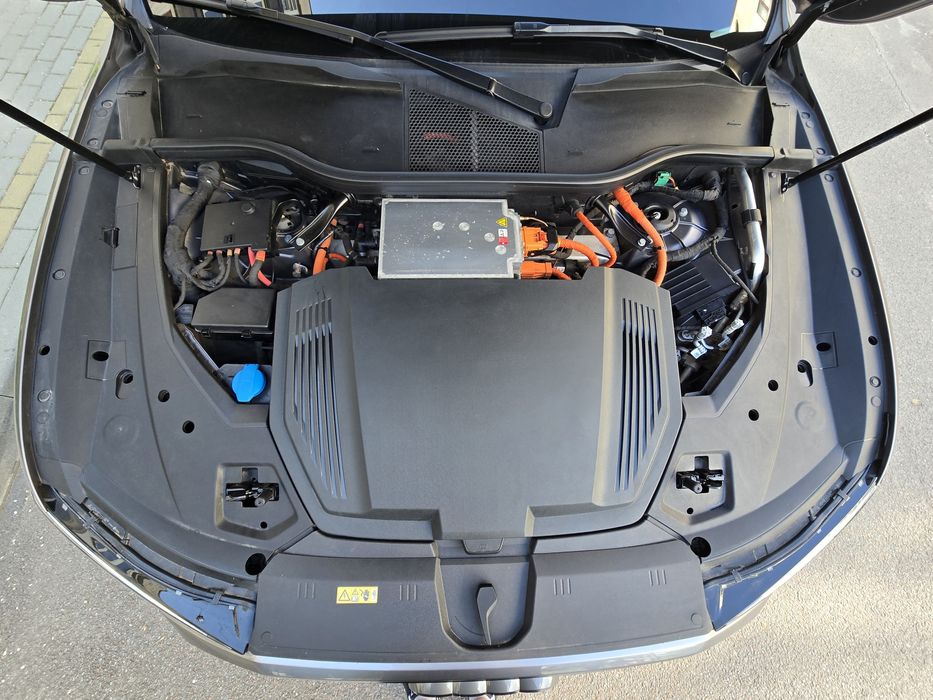 Продаж AUDI e-tron 55 Quattro / 95 кВт / Full-Led digital Matrix
2020