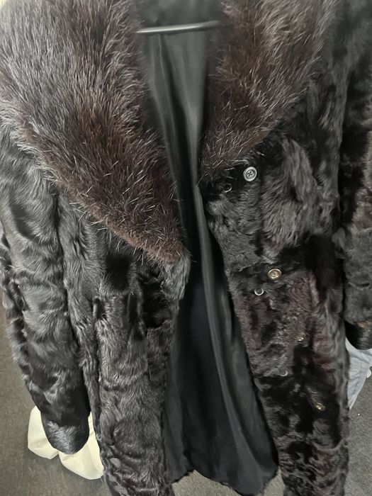 Futro z kozy z kołnierzem z nutrii
