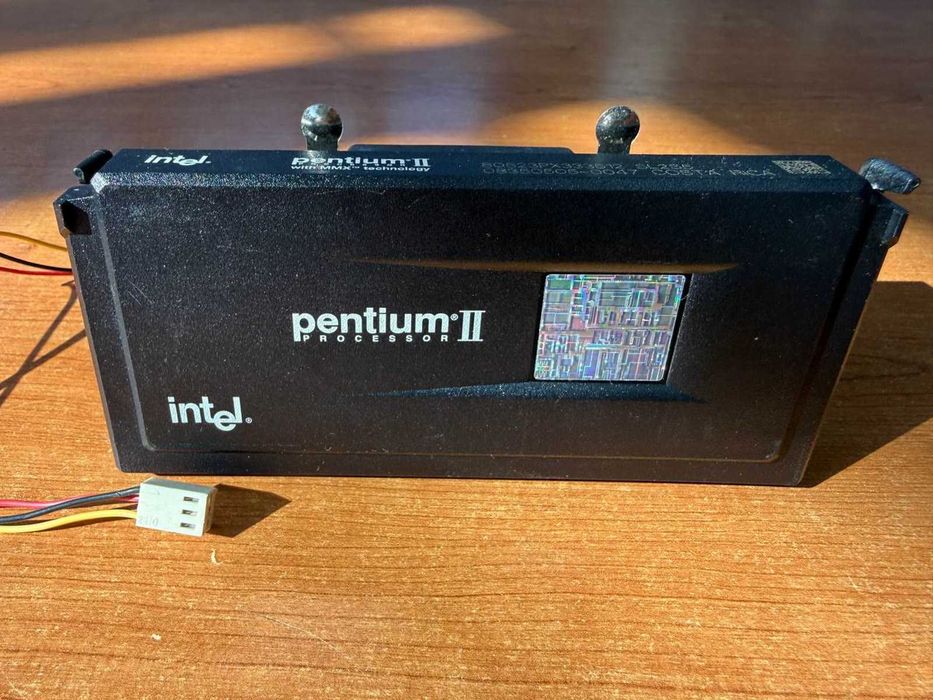 Processador Intel Pentium II 333 MHz Slot 1 (SL2S5) - 512 KB com ventoinha