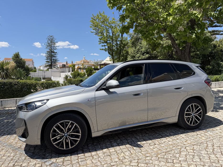 Venda BMW iX1 edrive 20 - Versão Pack Desportivo M (interior e exterior) maio2025 _ OFERTA Wallbox nova