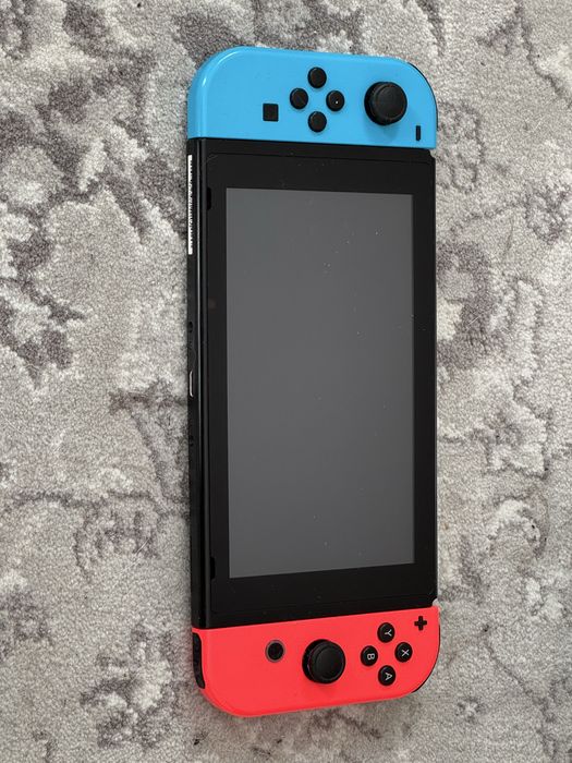 Konsola Nintendo Switch Czerwono-niebieski + Ring Fit Adventure