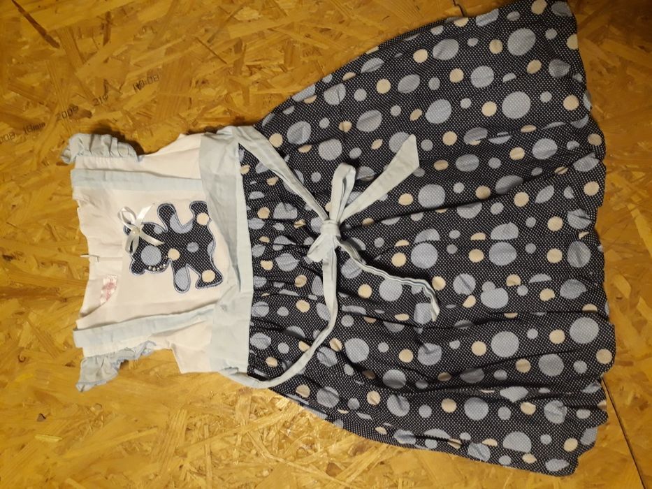 Śliczna sukienka r.116