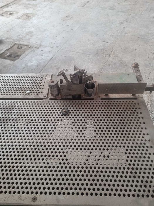 Okleiniarka, oklejarka krzywoliniowa stolikowa ręczna