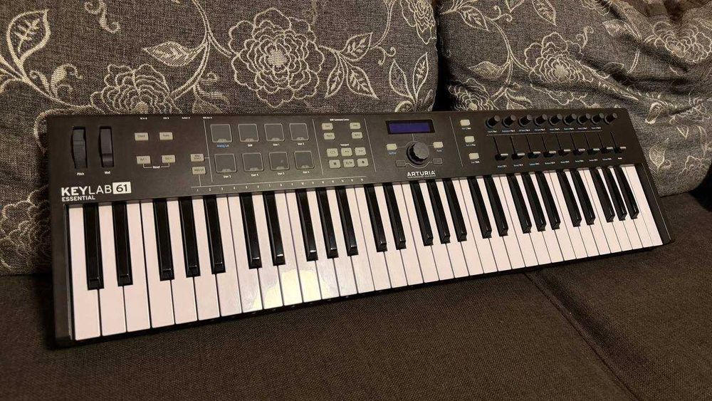 MIDI-клавіатура Arturia Keylab Essential 61 Black Edition