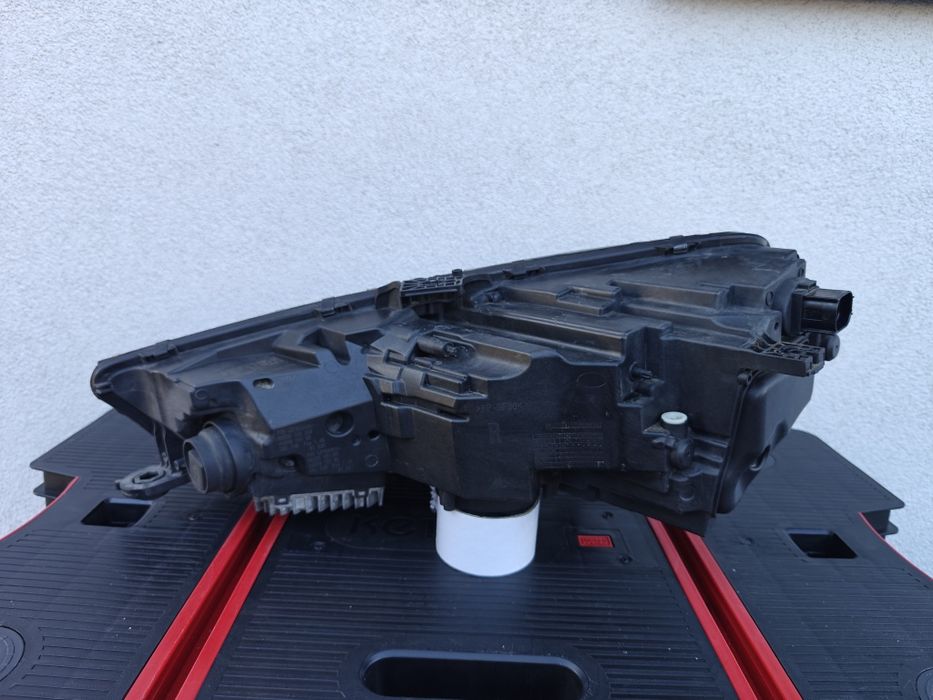 Lampa Full LED  do audi a4 b9 polift o numerze 8W0941034D prawa