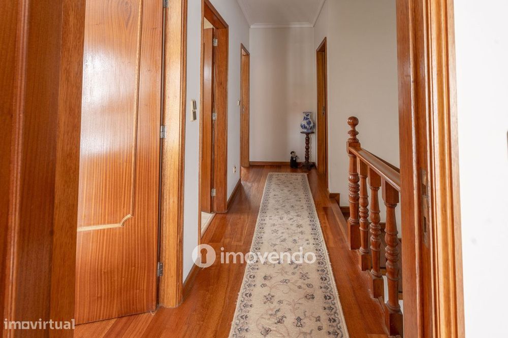 Moradia T4 com garagem, em Vila Nova da Telha, na Maia
