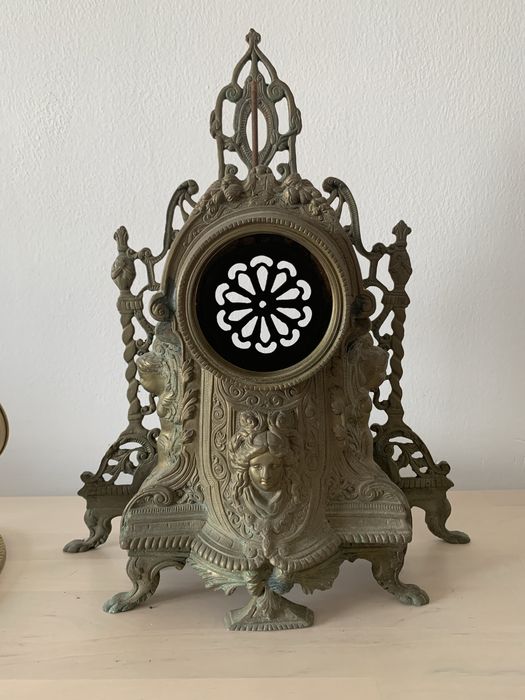 Várias peças em latão (tudo 50 euros)