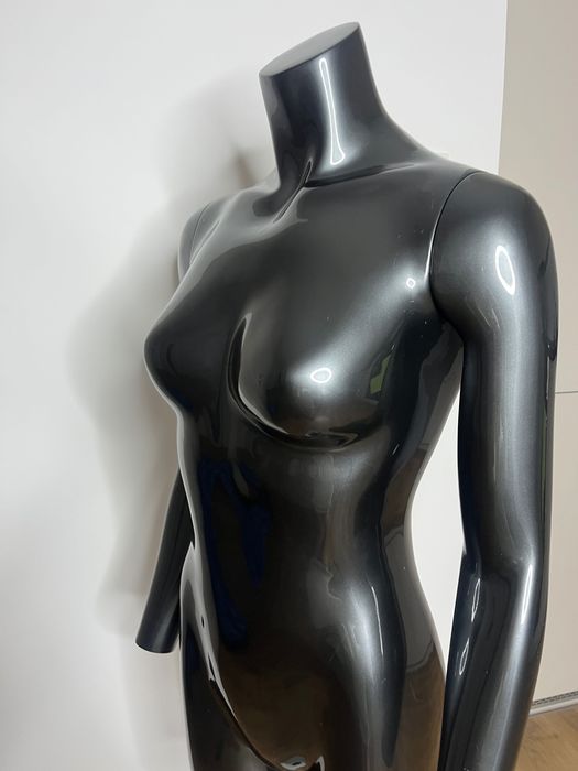 Manekin damski rozmiar S, na stojaku