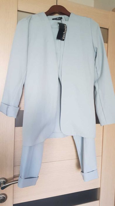 Жіночий костюм з брюками