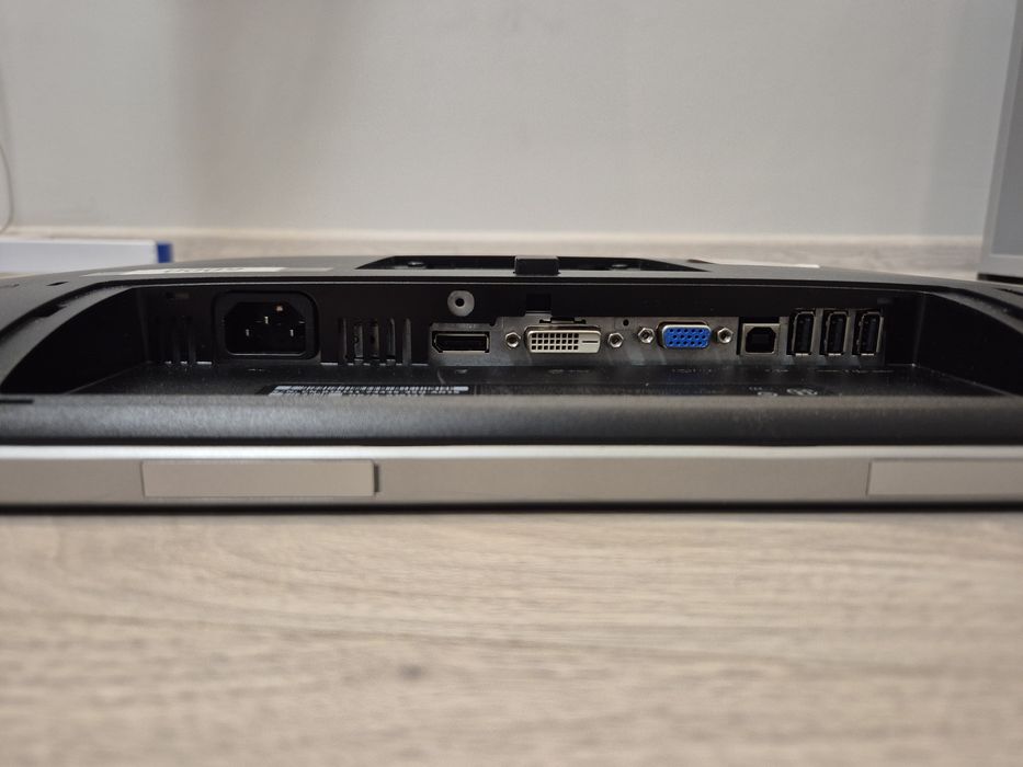 Монітор Dell P2314Ht 23'' 1920 x 1080 60Hz