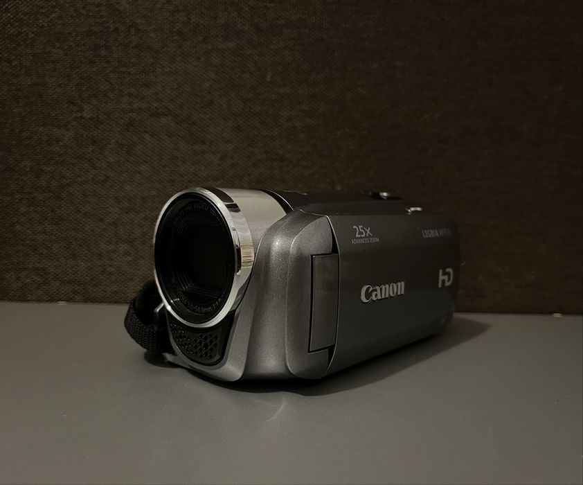 Canon LEGRIA HF R205 ПОЛНЫЙ КОМПЛЕКТ!!!  камера / фотоаппрат