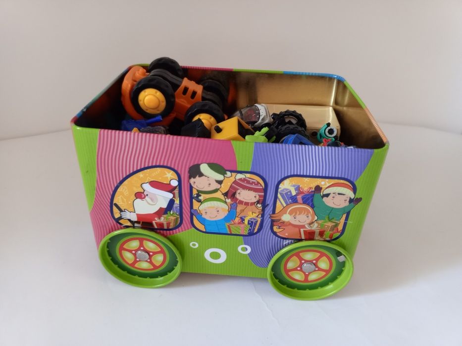 Велика металева коробка