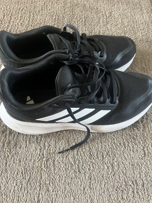 Tenis/ sapatilhas pretas da Adidas em otimo estado t-37.5