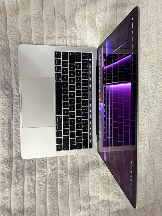 Macbook Pro 13” 2019 Touch Bar i5/8/256gb