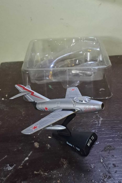 kolekcjonerski model MiG-15 firmy Del Prado w skali 1:102